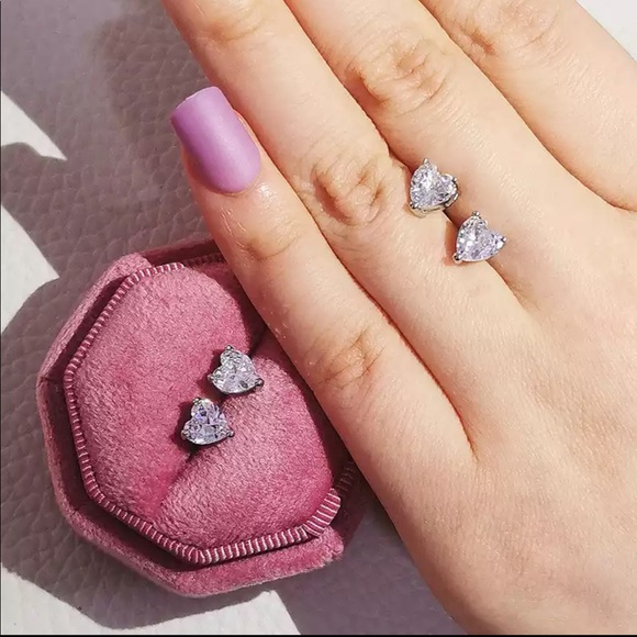 Jewelry - New 925 Silver Beautiful Hearts Diamond Earrings